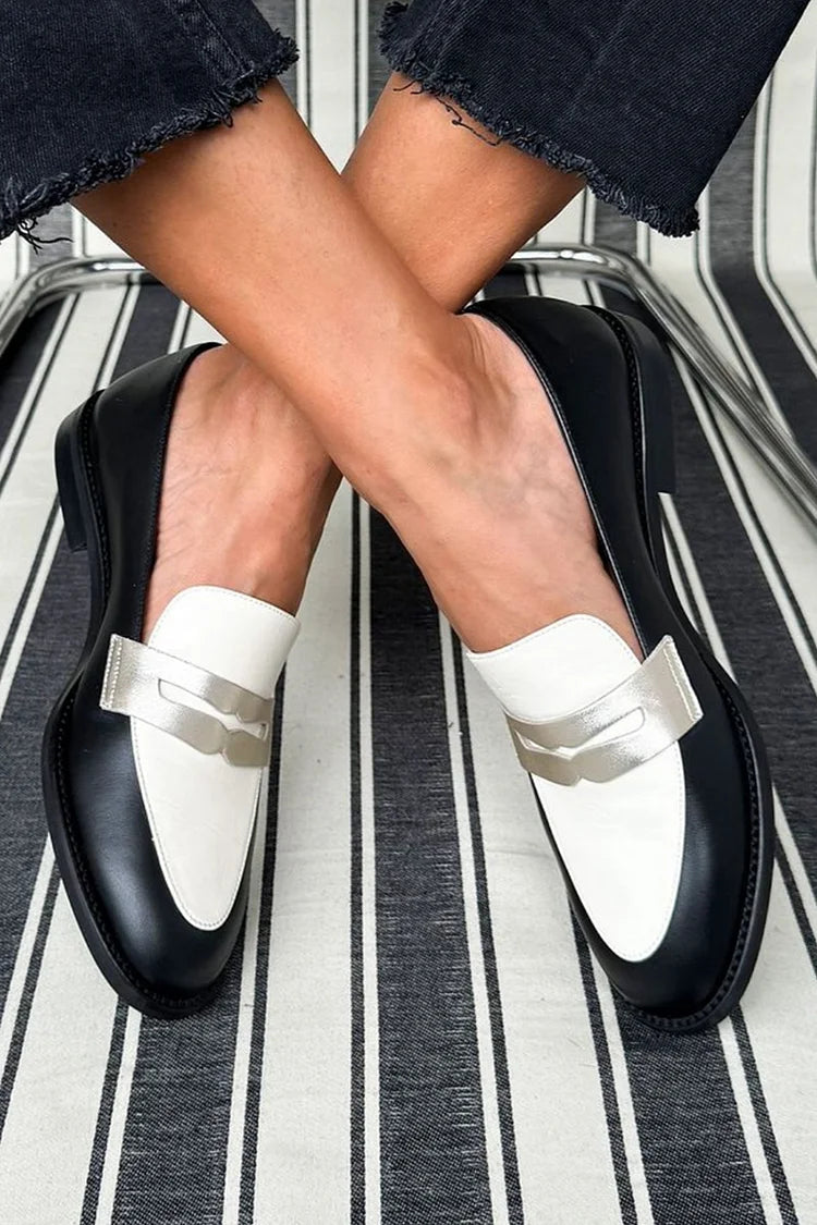 Klassieke loafers in zwart-wit