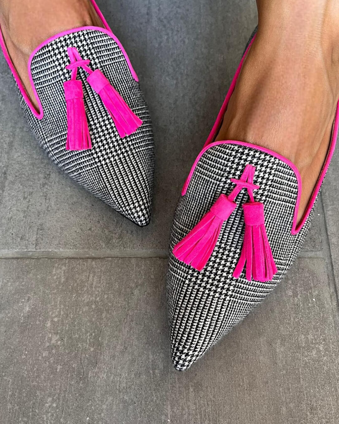 Saylor spitse loafers met neonfranje