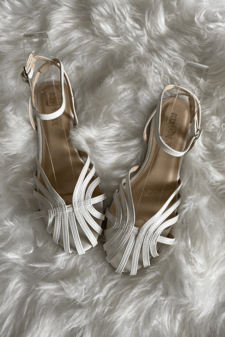 Vittoria gouden sandalen met sieraaddetail