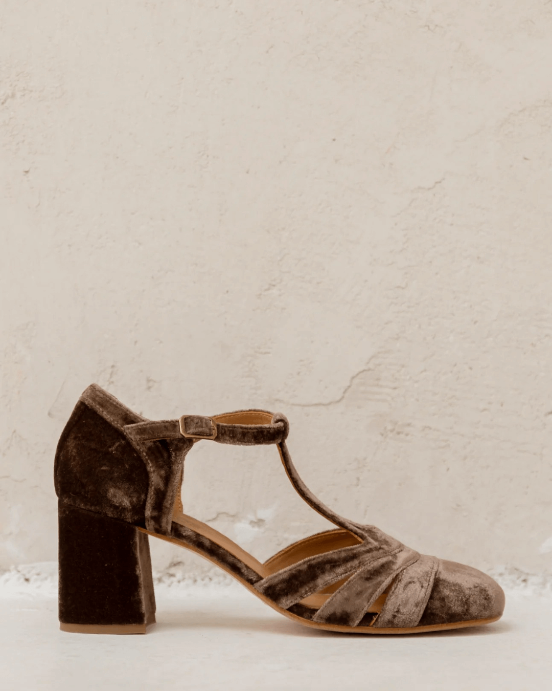 Schoenen met T-bandje en stabiele hak