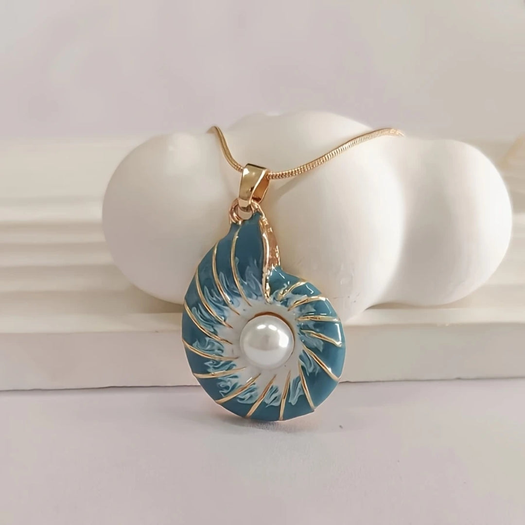 Ketting met blauwe schelpparel