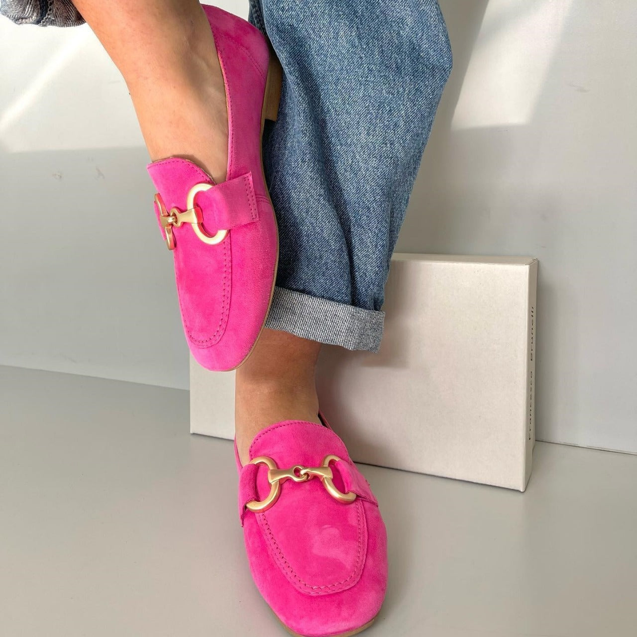 Roze loafers met gouden detail