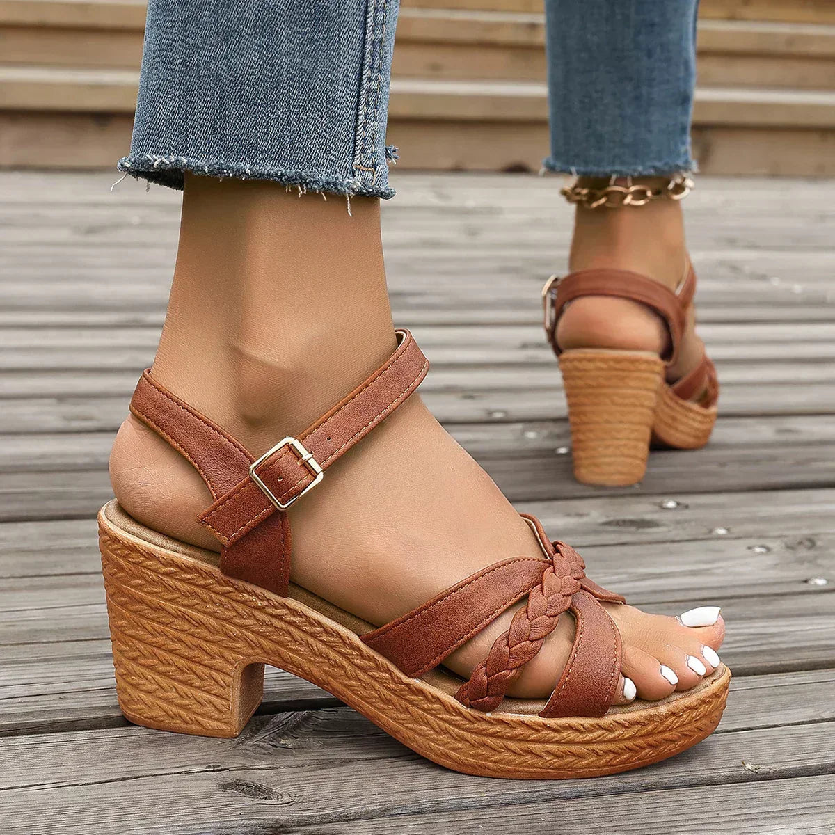 Gevlochten sandalen met hak