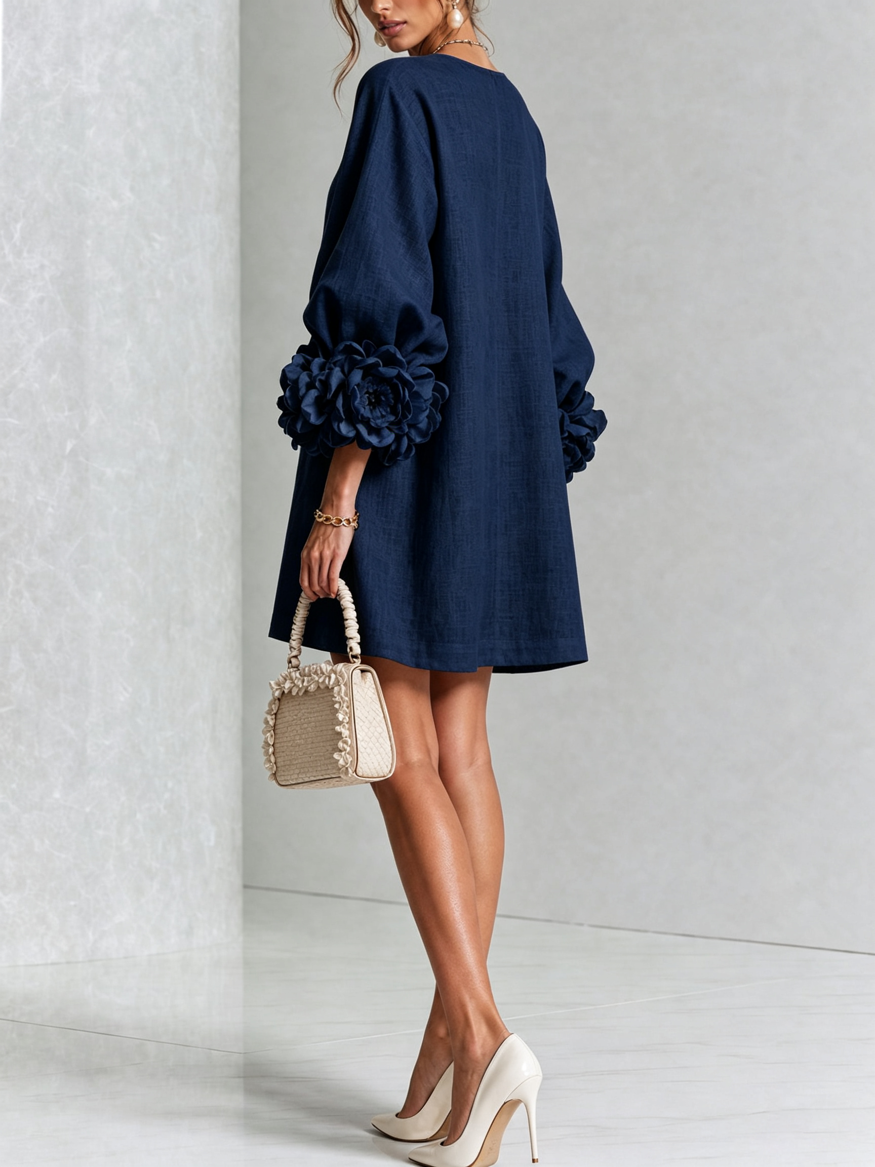 Anita mini-jurk met rozen aan de manchetten in marineblauw