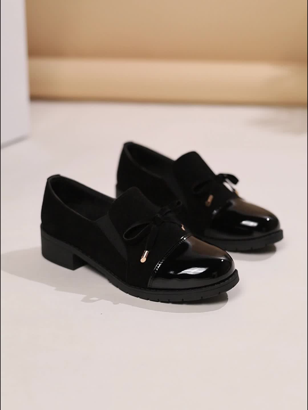 Camille | Comfortabele mocassins met lakneus