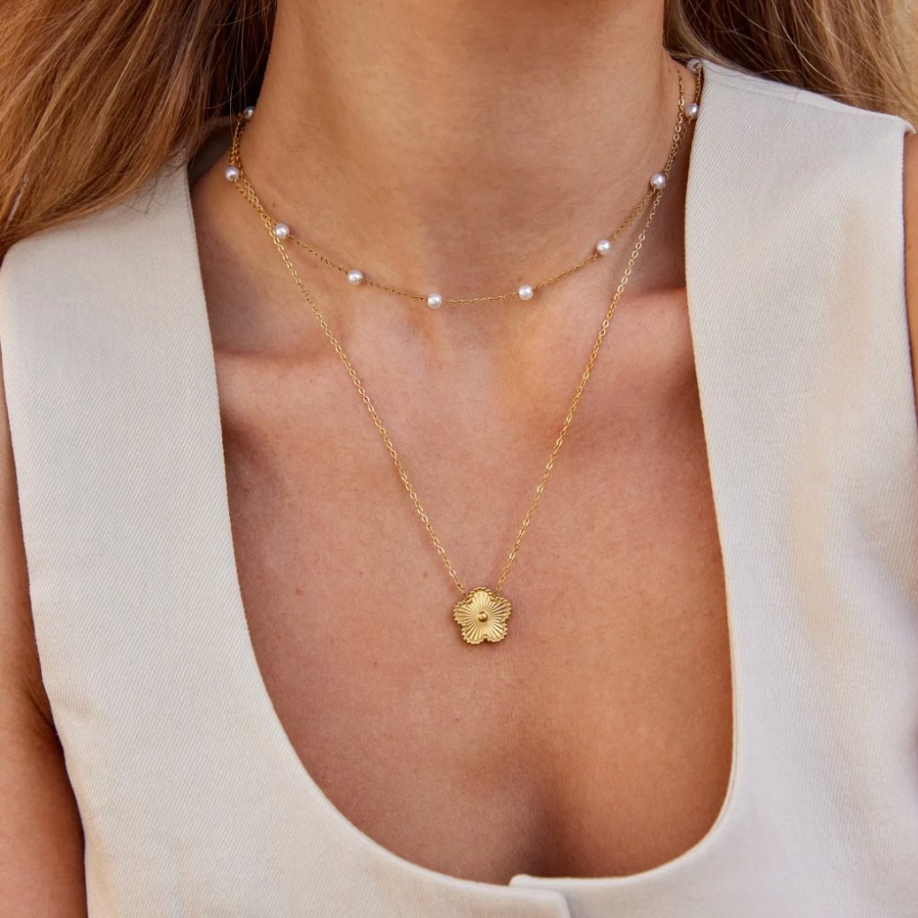 Tijdloze ketting met gouden parels