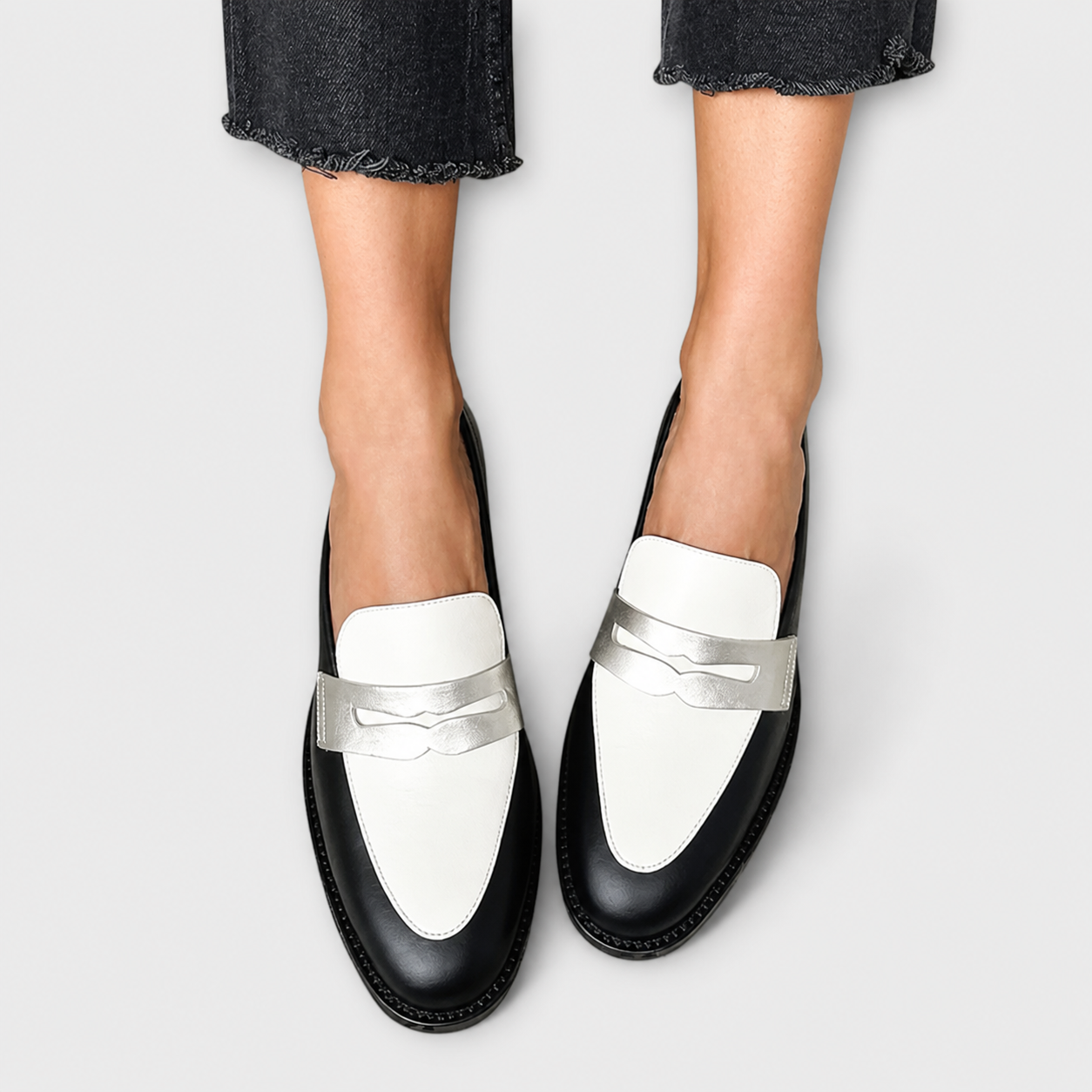 Xara | Zwarte loafers met metallic glans