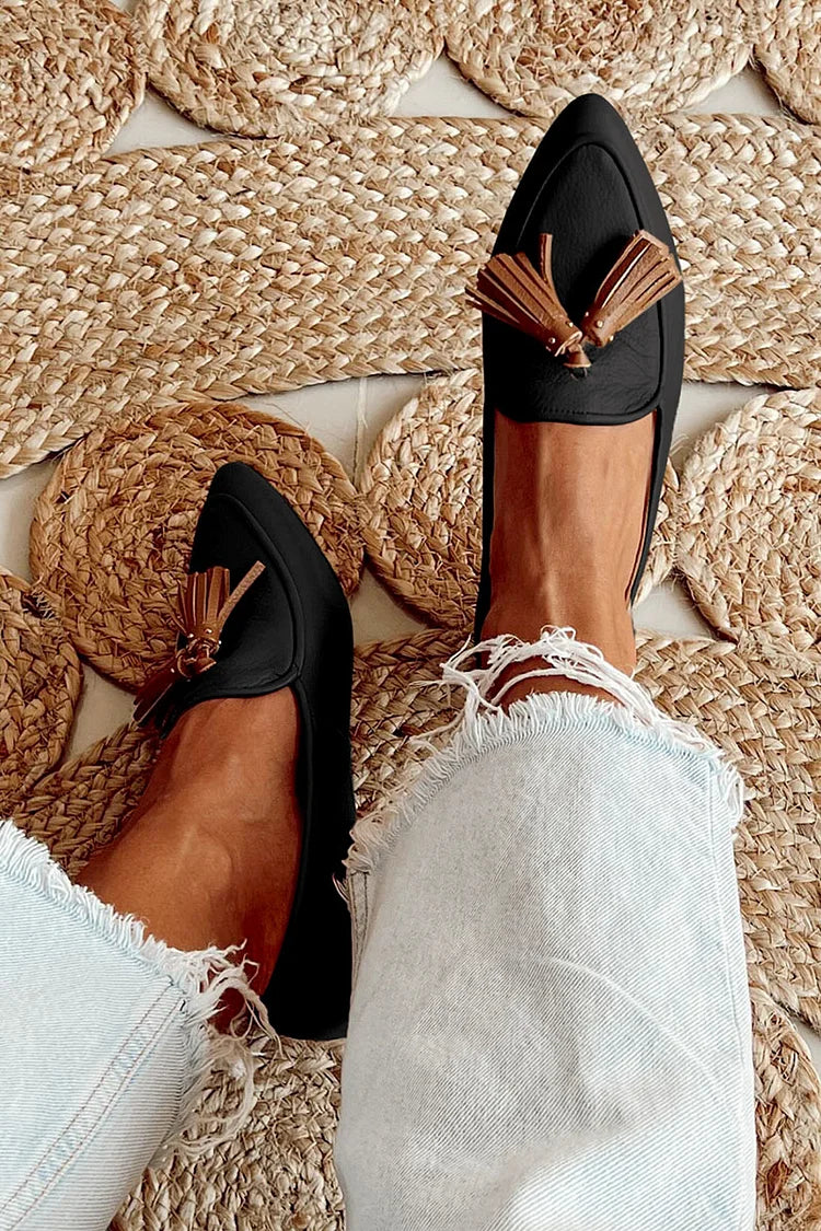 Spitse loafers met kwastjes