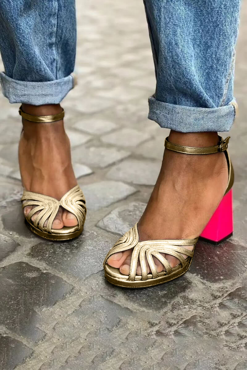 Tweekleurige sandalen met hak