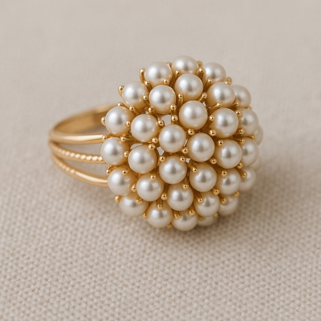 Klassieke gouden ring met ingelegde parel