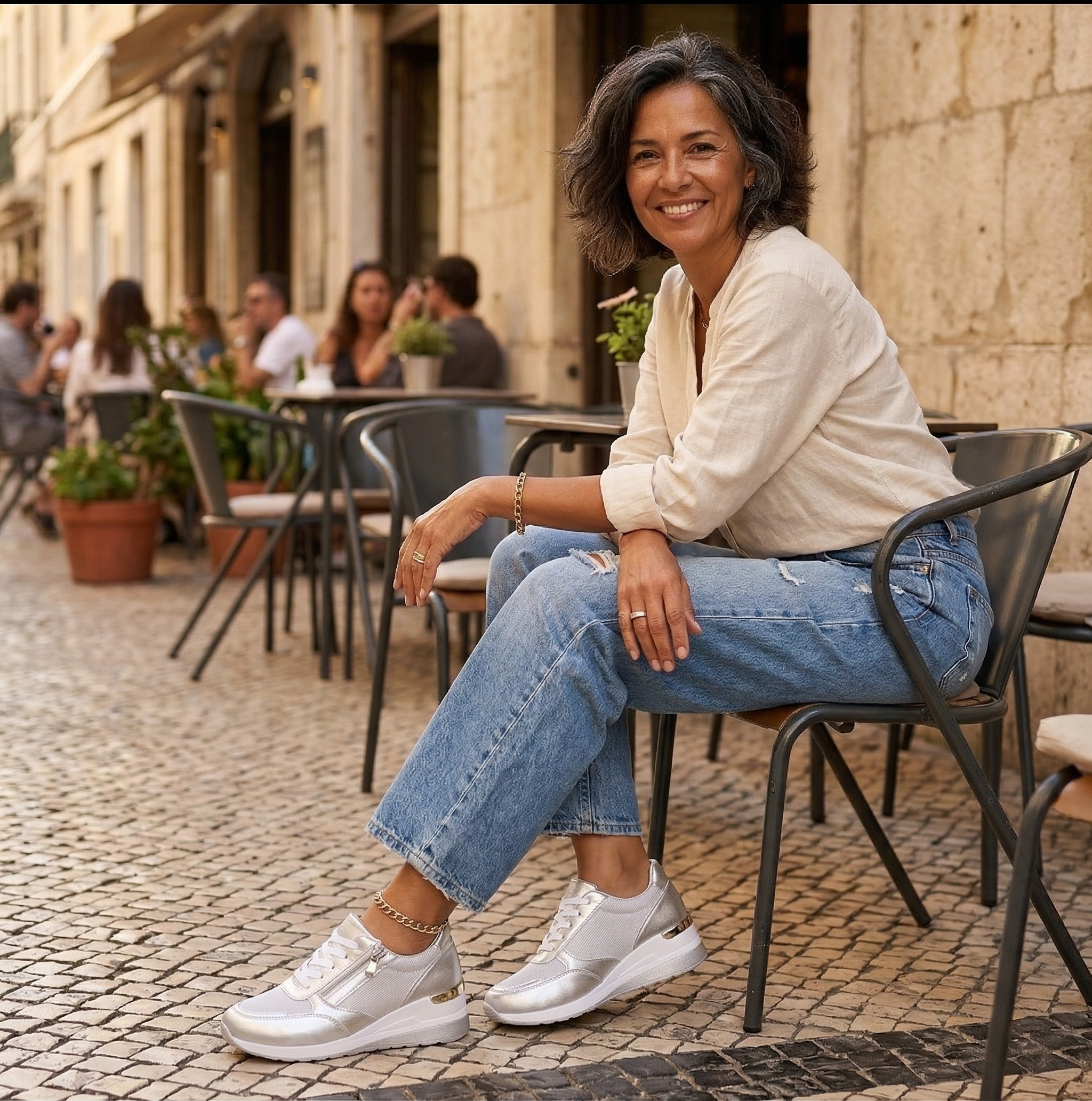 Gepke sneaker met glanzende afwerking