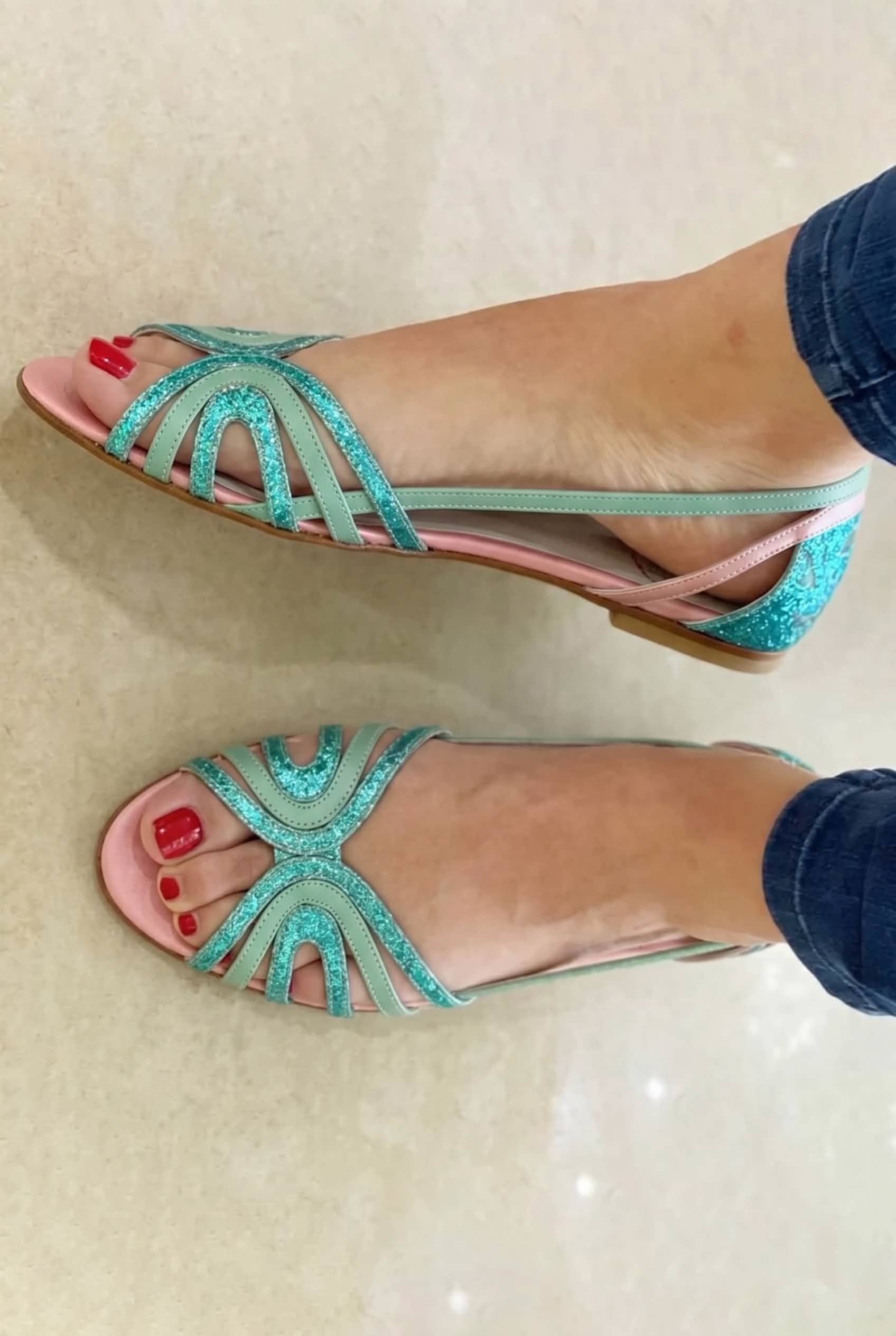 Éléonore gouden sandalen met fijne bandjes