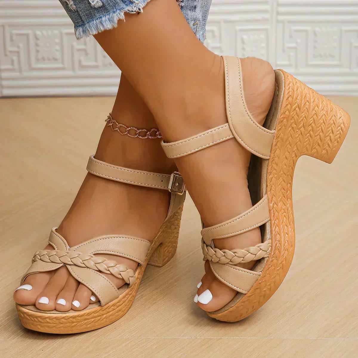 Gevlochten sandalen met hak