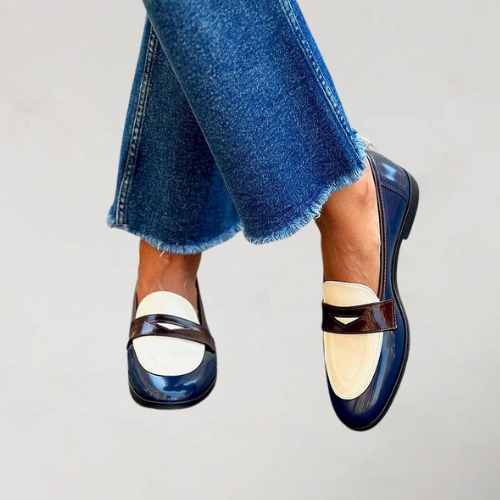 Ashlynn marineblauwe loafers detail