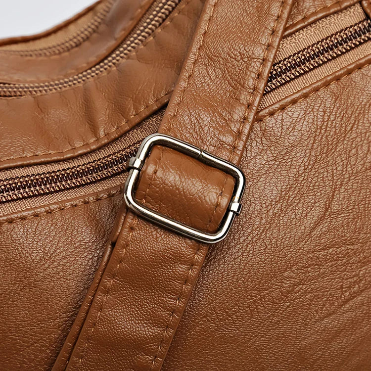 Hillie schoudertas, detail van de gesp