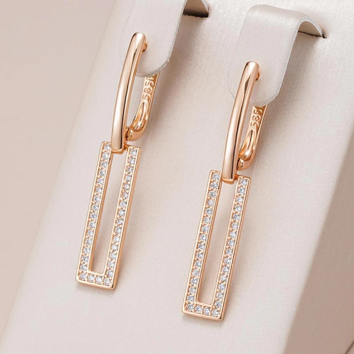 Elegante rechthoekige open oorbellen in goud