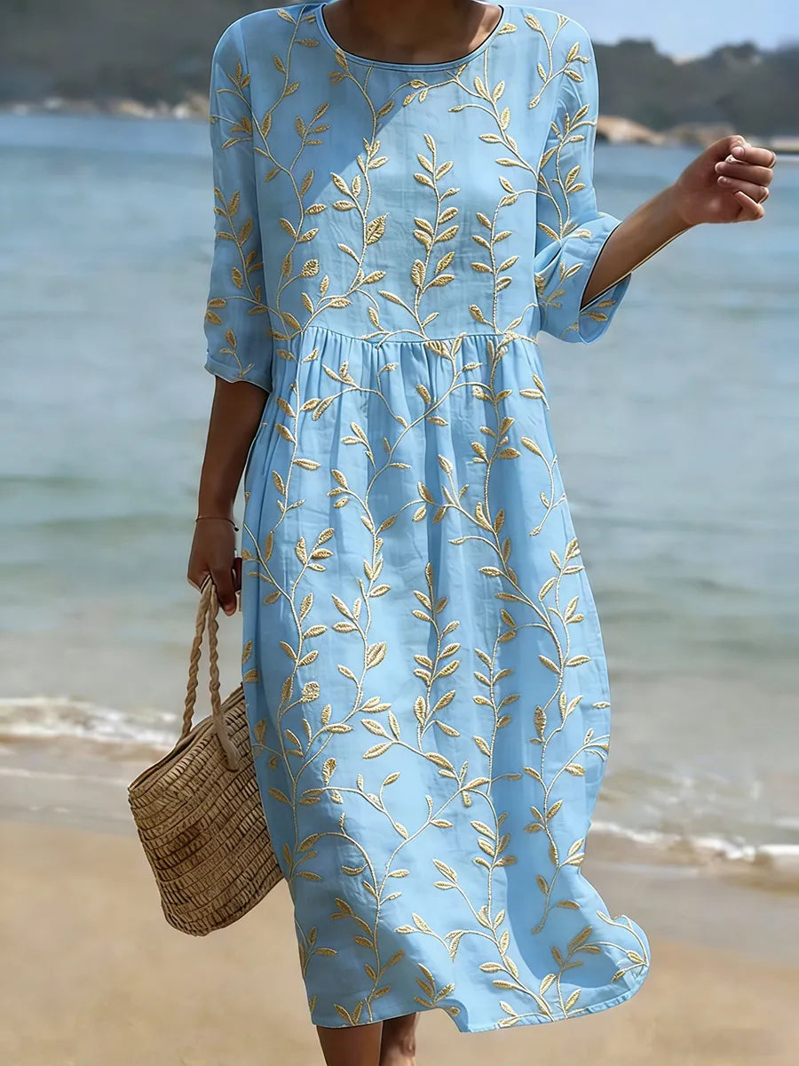 Lieve | Lichtblauwe strandjurk met gouden takjesborduring