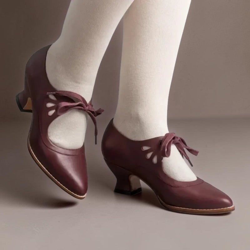 Marie | Pumps met veterdetail en ronde neus