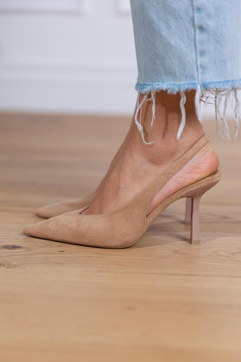 Slingback pumps