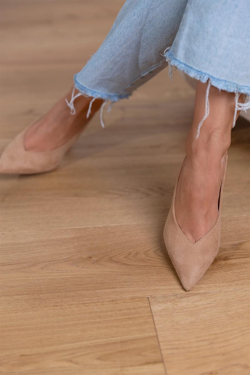 Slingback pumps