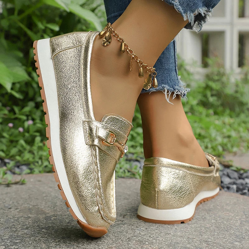 Suzy chique loafer-sneakers detail