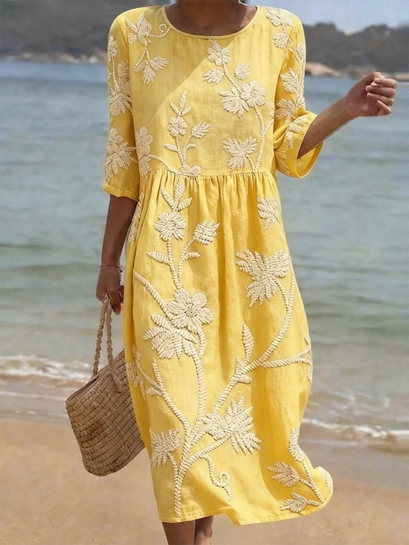 Zita | Gele strandjurk met witte bloemenborduring